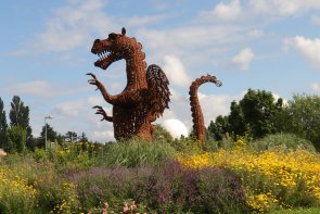 Drache Godart auf dem EKZ Kreisel Drache Godart auf dem EKZ Kreisel