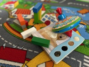 Spielteppich mit Spielzeug