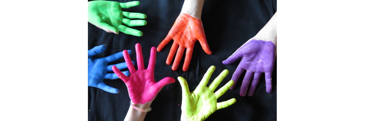 Farbige Hände
