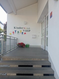 Kinderwelt Eingang mit logo