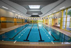 Hallenbad: Im Wasser plantschen ... das Spaß. (Foto: GW)