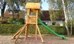 Klettergerüst mit Rutsche