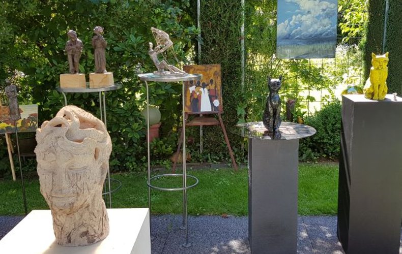 Kulturgarten – u.a. mit Gudrun Rosenbergs Plastiken. (Foto: Gemeinde Wachtberg/mf)
