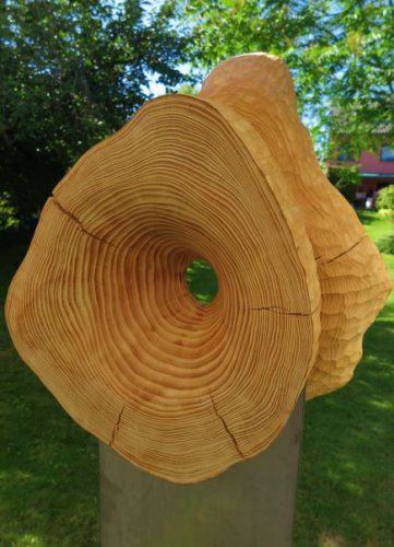 Kulturgarten – u.a. mit Drechsel-Kunst von Josef Kemp. (Foto: Gemeinde Wachtberg/mm)