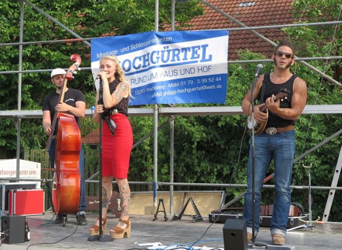 Das Trio „Jacky and The Two Strokes“ begeisterte das Publikum. (Foto: Gemeinde Wachtberg/mm)