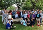 Partnerschaftsverein: Dreizehn Wachtberger Grundschulkinder, ihre Eltern und Lehrerinnen beim Treffen in der französischen Partnergemeinde La Villedieu du Clain. (Foto: Martina Linten)