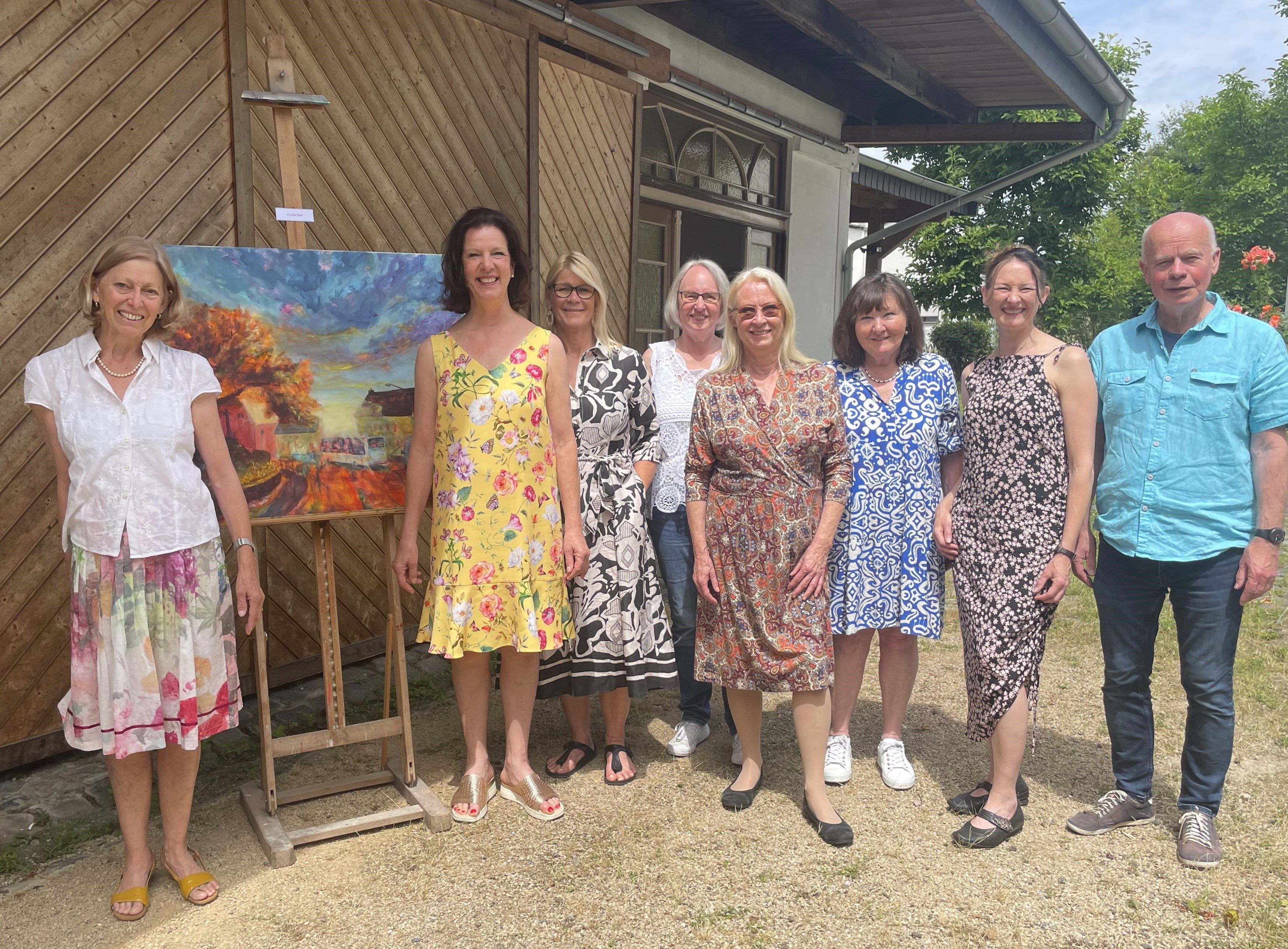 Die Künstlergruppe Art Azzurri: (v.l.) Monique Jacquemin, Gabi Bösl-Didion, Kirsten Abersfelder, Marion Reimann-Bender, Monika Trauner, Ingeborg Mack, Claudia Marx und Thomas Focken. Die Künstlergruppe Art Azzurri: (v.l.) Monique Jacquemin, Gabi Bösl-Didion, Kirsten Abersfelder, Marion Reimann-Bender, Monika Trauner, Ingeborg Mack, Claudia Marx und Thomas Focken.