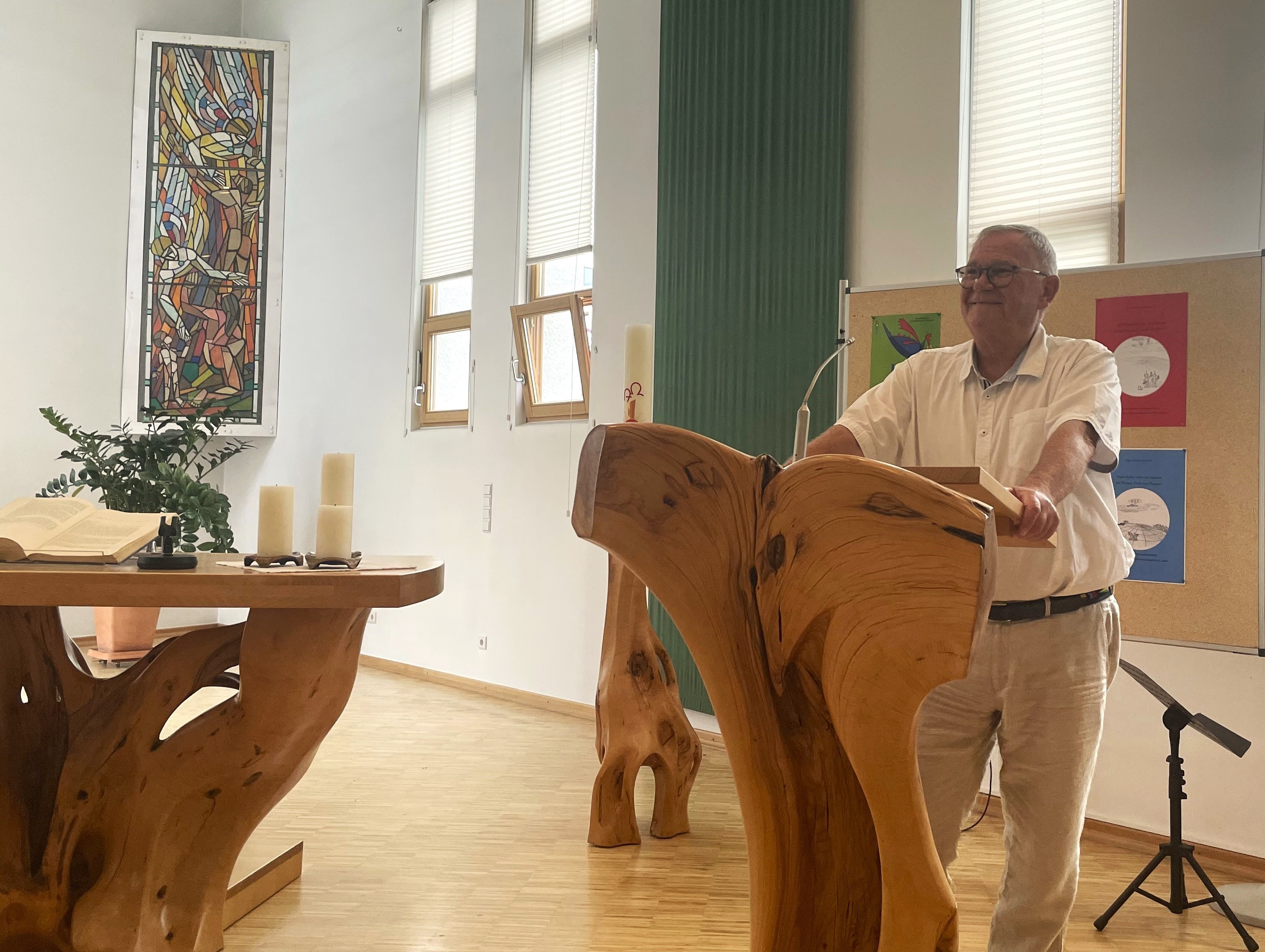 Udo Eschenbach amüsierte erneut mit seinen Gedichten und Kurzgeschichten Udo Eschenbach amüsierte erneut mit seinen Gedichten und Kurzgeschichten