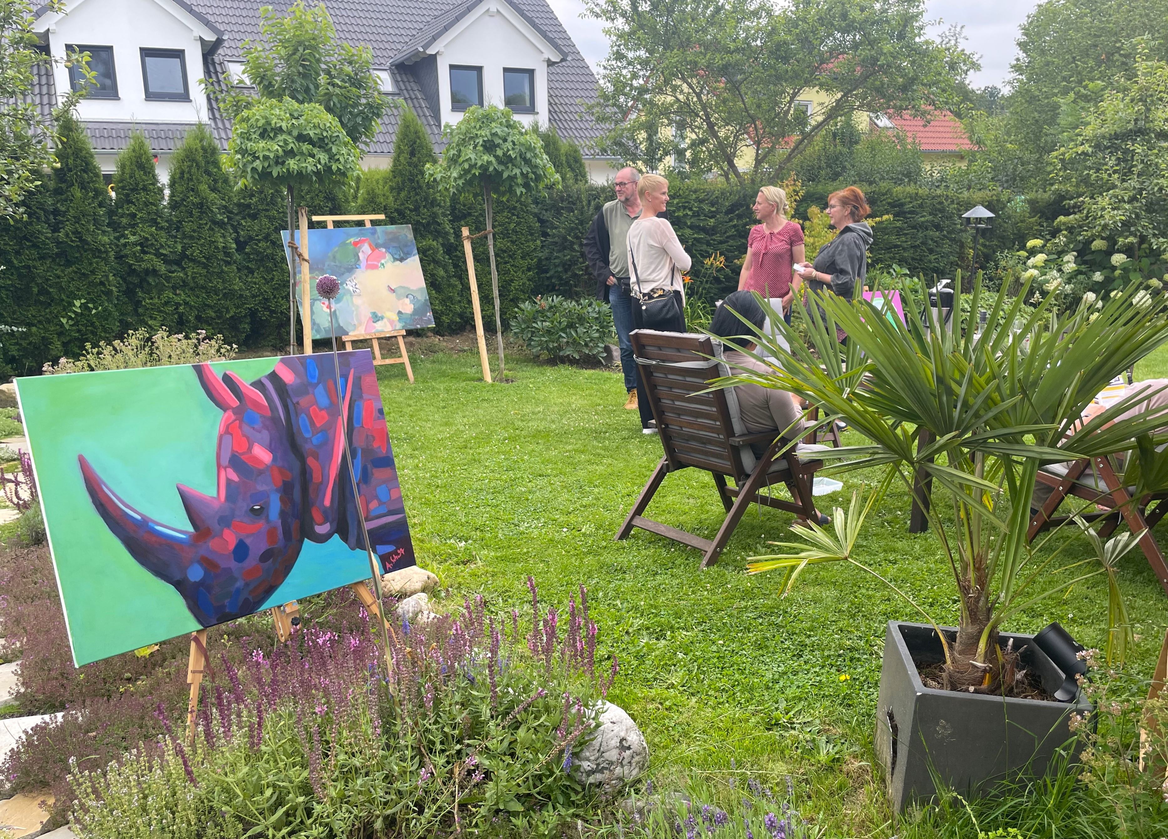 Ausstellung mit Malerei und Fotografie in Annika Kellerbachs Garten