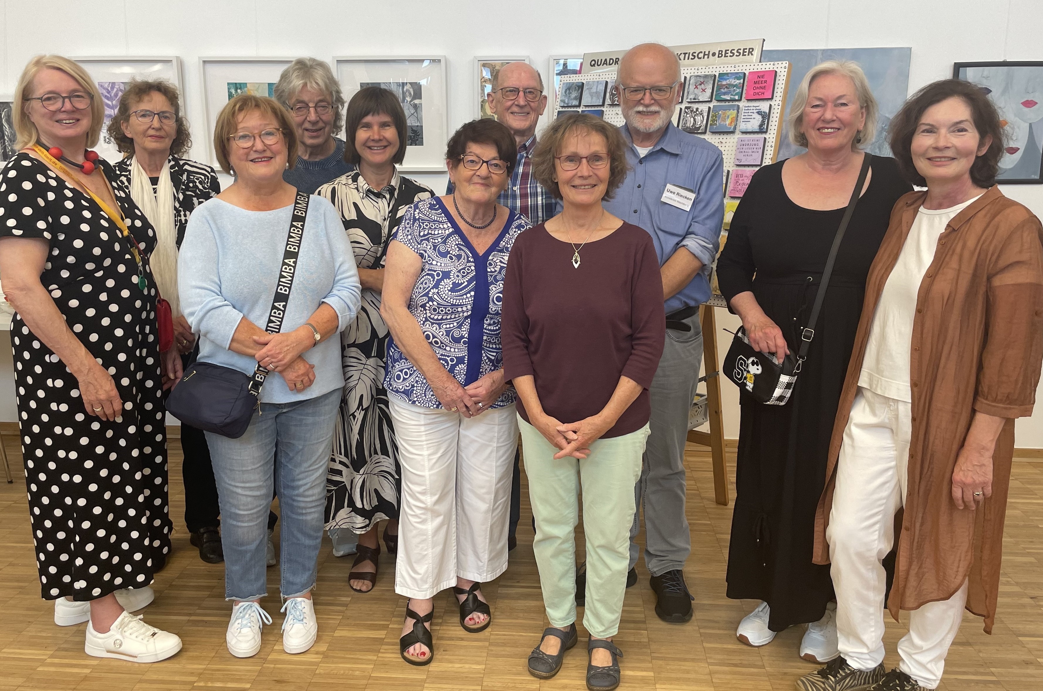 Gruppenfoto mit allen Künstlerinnen und Künstlern