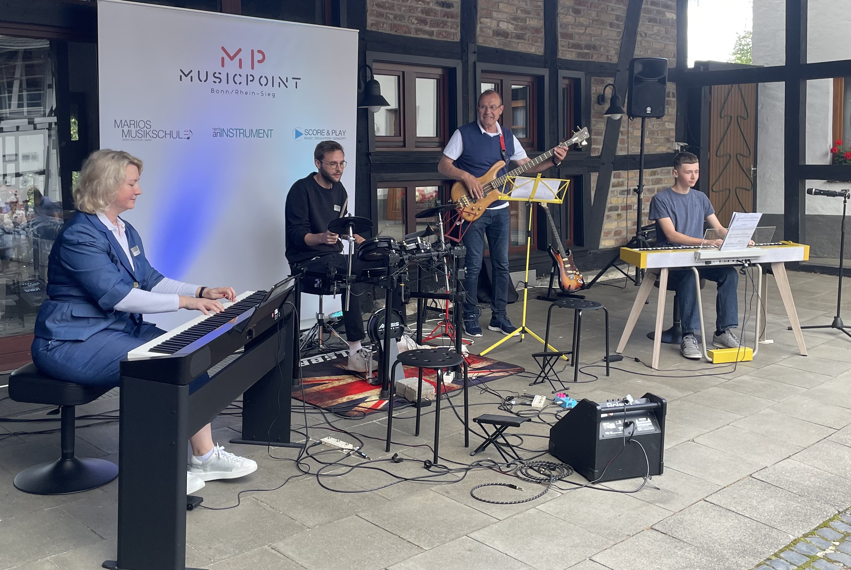 Die Schülerband von Marios Musikschule