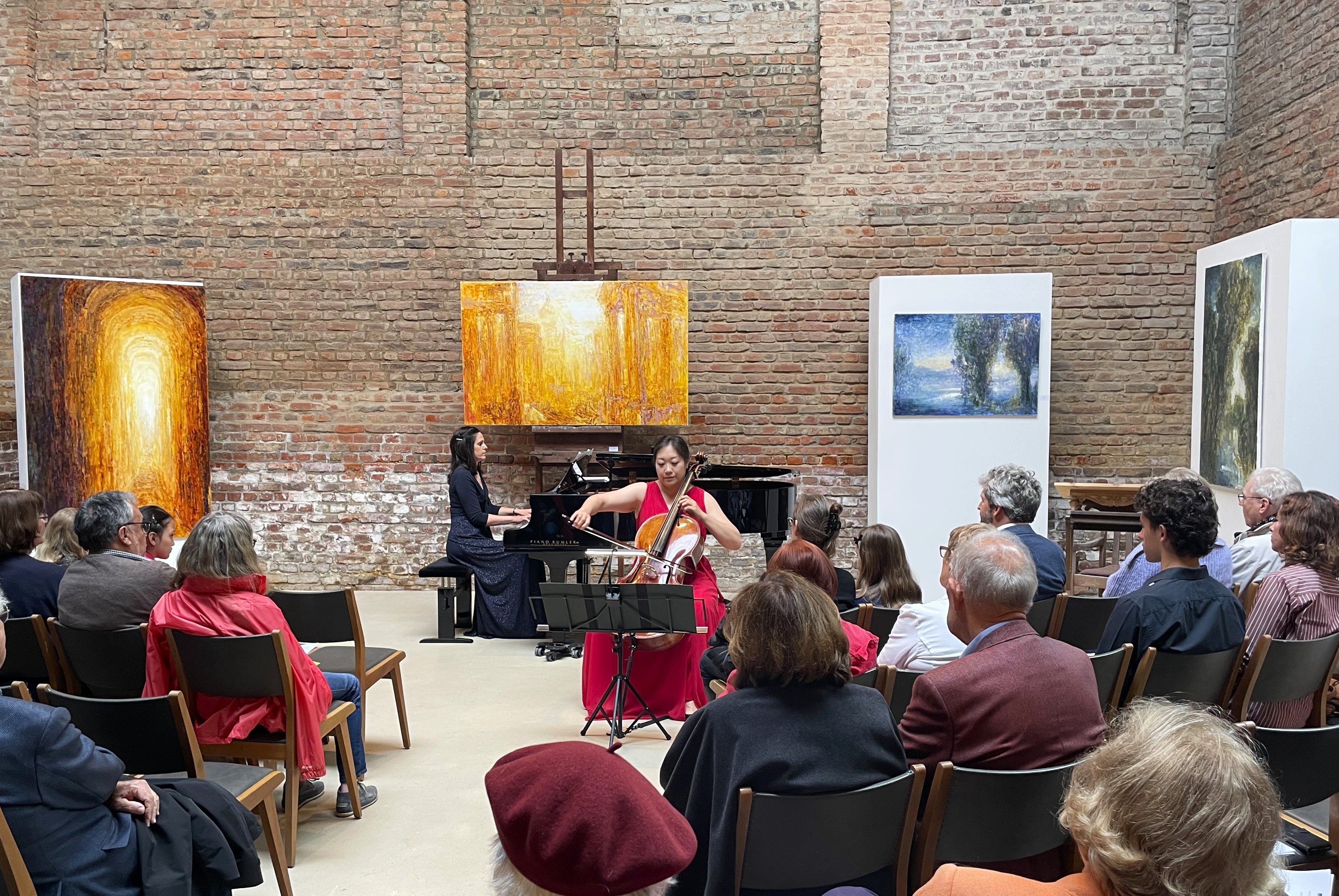 Gabriela Pullen (Klavier) und Hyewon Lee-Scholl (Cello) begeisterten mit ihrer „Musikalischen Reise durch Spanien“ das Publikum Gabriela Pullen (Klavier) und Hyewon Lee-Scholl (Cello) begeisterten mit ihrer „Musikalischen Reise durch Spanien“ das Publikum