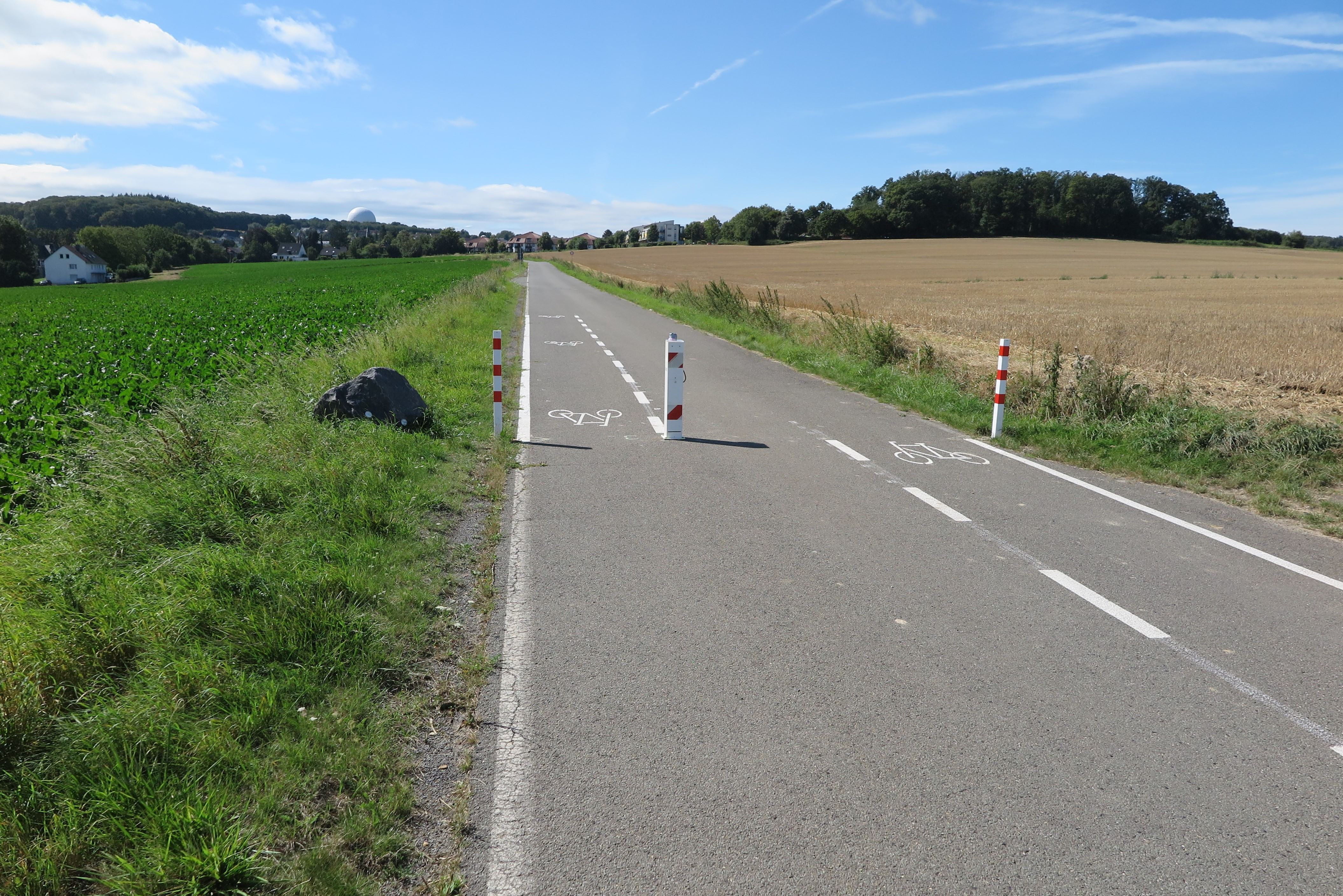 Unbekannte haben die Schranke gänzlich abgebrochen