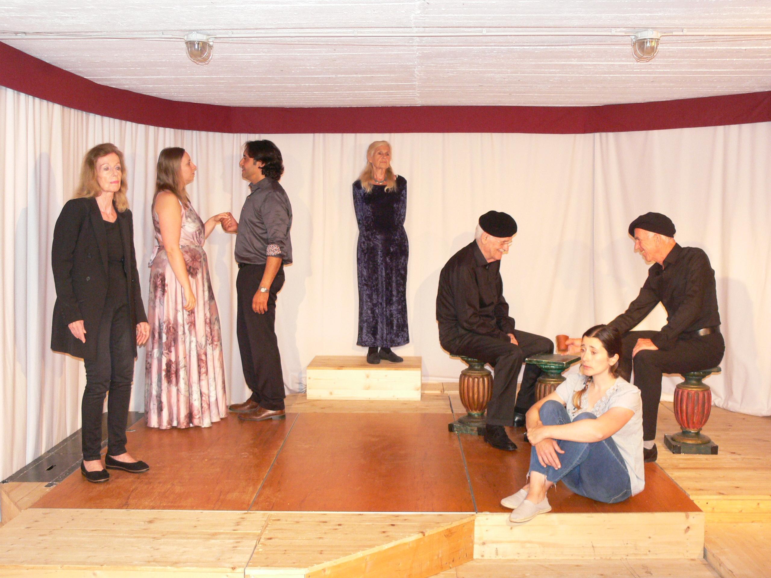 Chateau Pech: Antigone (Szenenfoto: Kellertheater Chateau Pech)