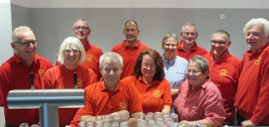 Henseler Hof – das Team der KG Rot-Gold sorgte für die Getränke. (Foto: Gemeinde Wachtberg/mm)