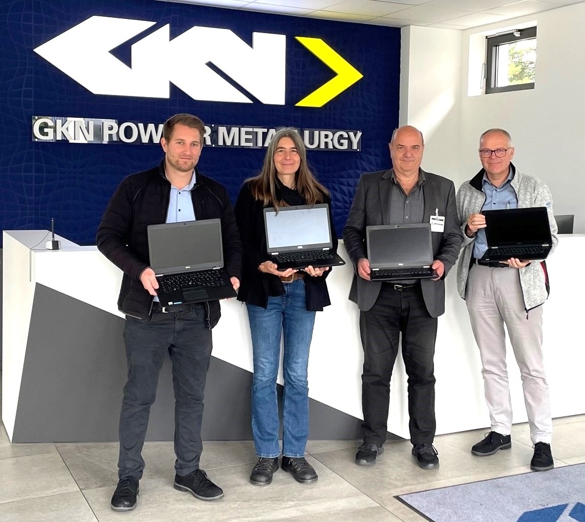 Spendenübergabe GKN: (v.l.) Arne Sawitza (GKN IT), Katja Ackermann (Gemeinde Wachtberg), Peter Vorrenhagen (Ehrenamt, Gemeinde Wachtberg), Christoph Pauly (GKN HR Manager GSM). (Foto: GKN)