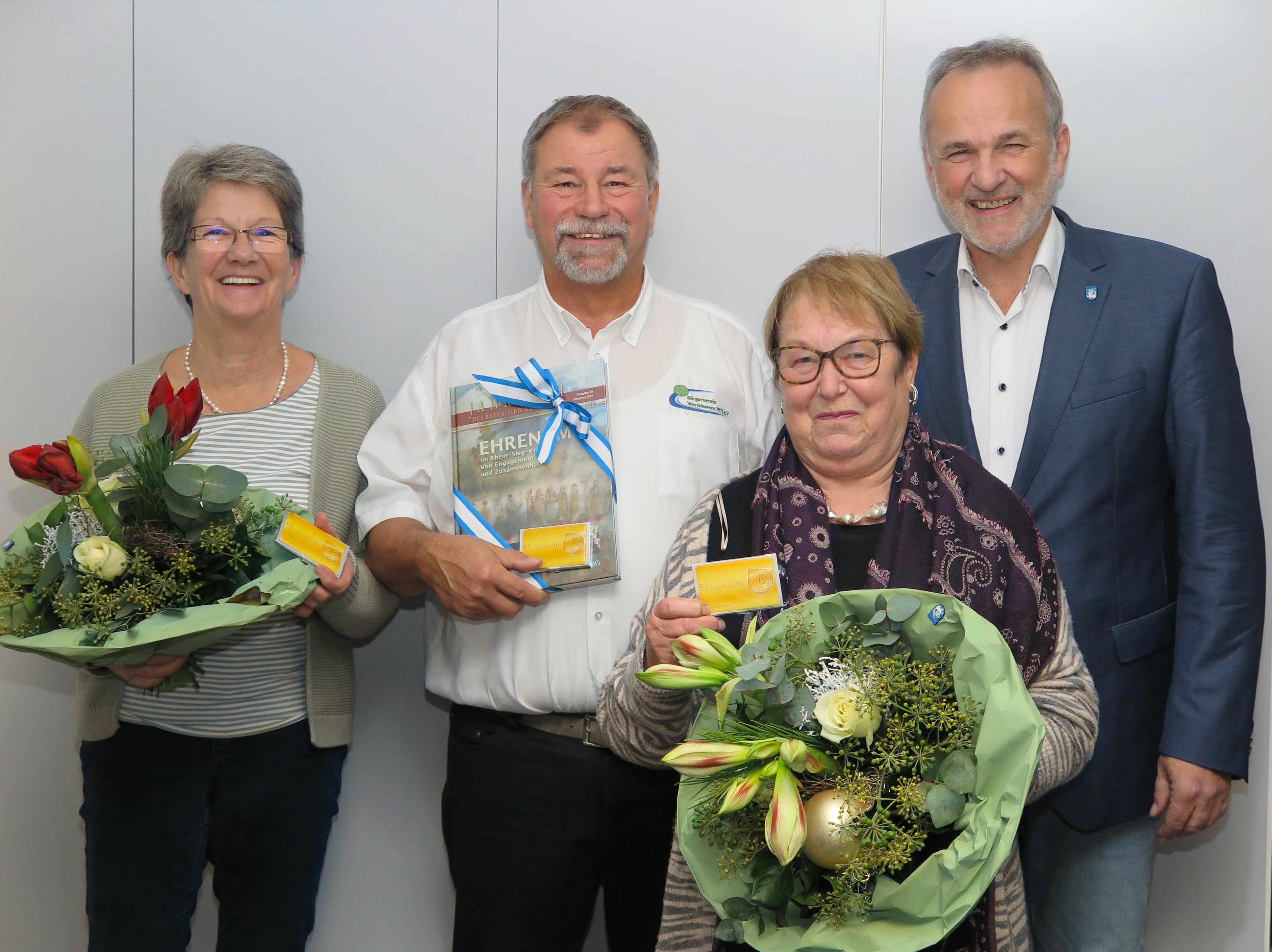 Gisela und Hans-Joachim Duch und Roswitha Jahn mit Bürgermeister Jörg Schmidt. 