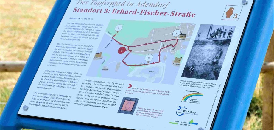 Töpferpfad: An den einzelnen Stationen stehen jeweils große Infotafeln. (Foto: RVT) 