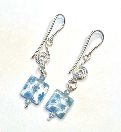 Schmuck-Mahnufaktur: Aqua-Wave-Ohrringe. (Foto: Anne Mahn)
