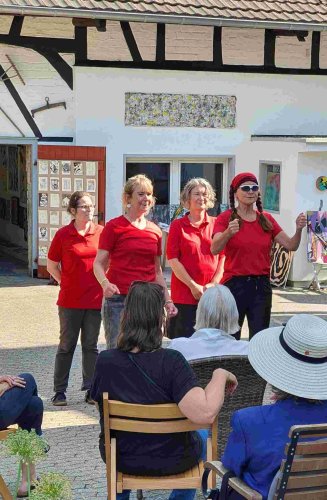 Fammels: Das Improtheater „Les Bon(n)mots“ amüsierte mit Stehgreif-Spiel. (Foto: Gemeinde Wachtberg/mf)